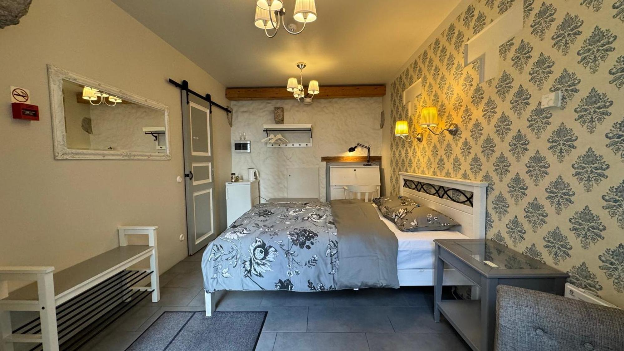 Old Bishop'S House Apartment Tallinn Exterior foto