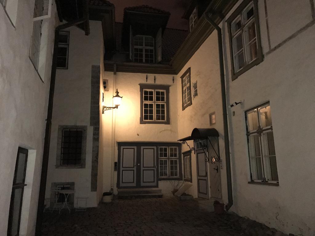 Old Bishop'S House Apartment Tallinn Exterior foto