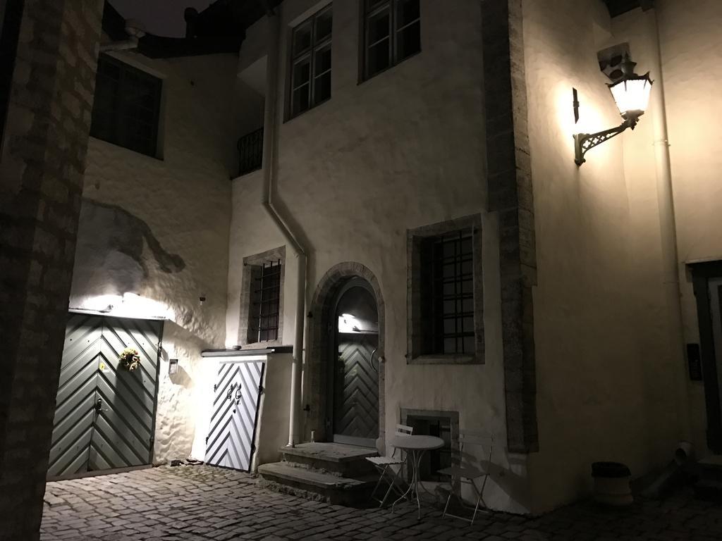 Old Bishop'S House Apartment Tallinn Exterior foto