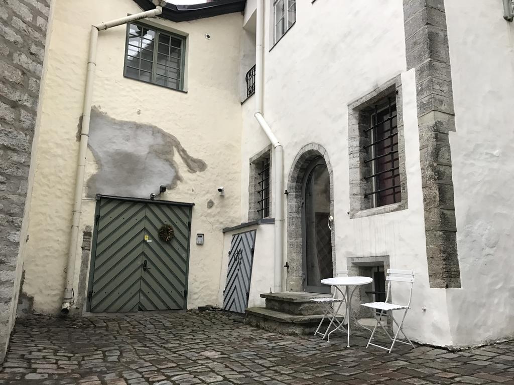 Old Bishop'S House Apartment Tallinn Exterior foto